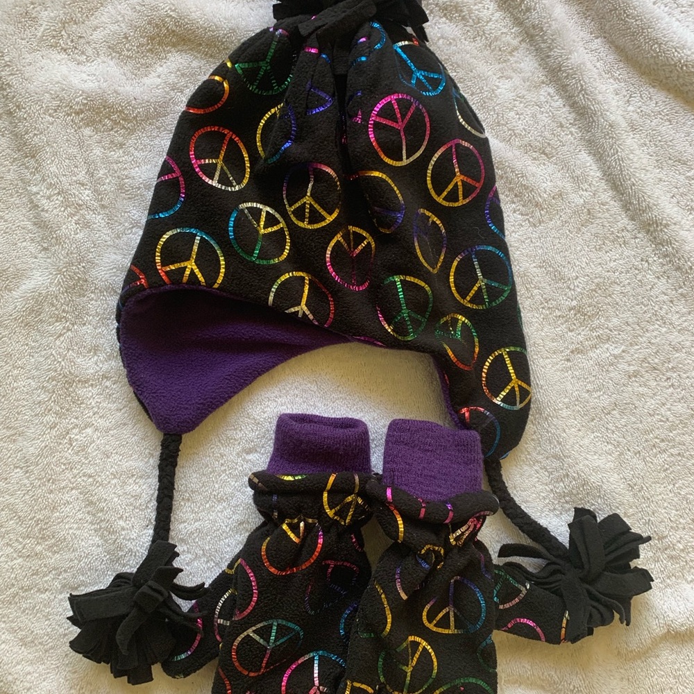 Black with peace signs winter hat and gloves